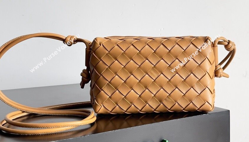 Bottega Veneta Mini Loop Camera Intrecciato leather cross-body Bag ALMOND 2024 (misu-23122008)