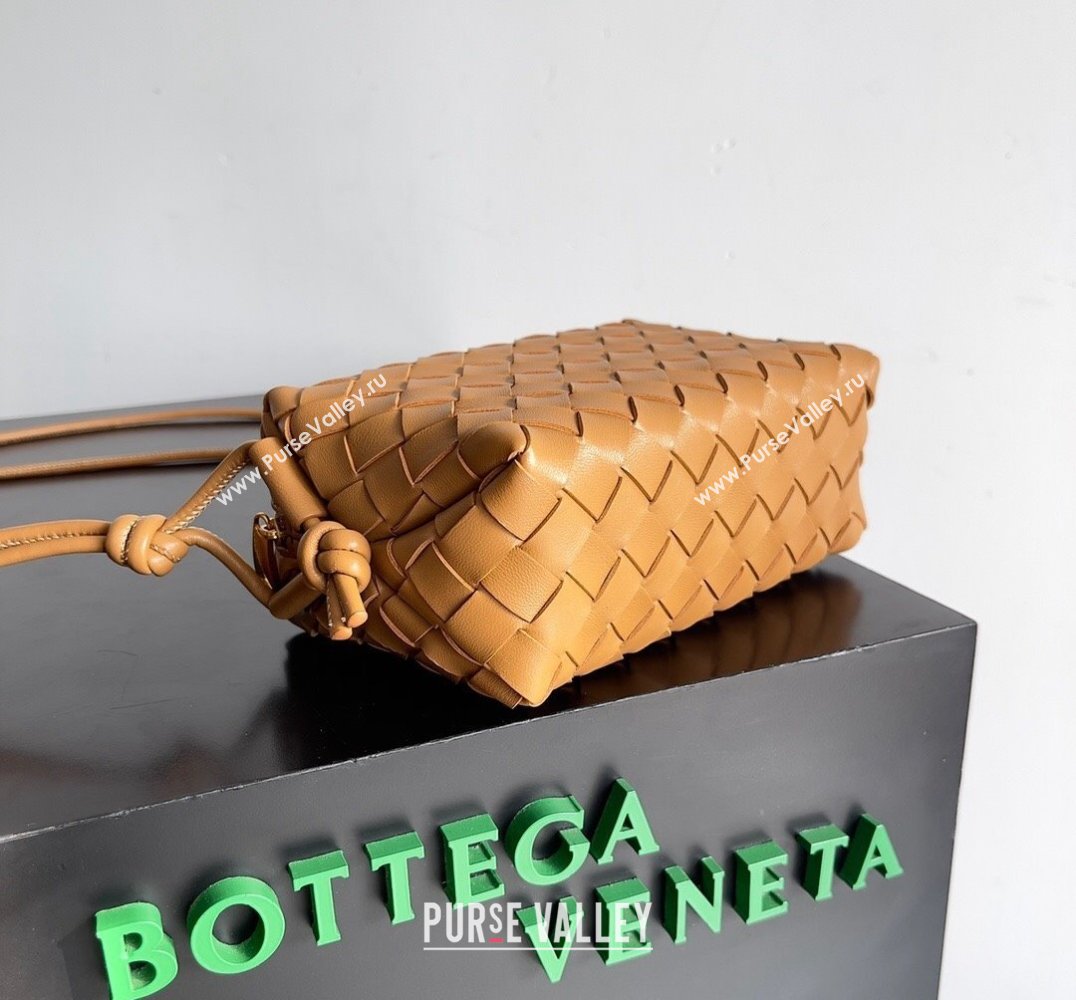Bottega Veneta Mini Loop Camera Intrecciato leather cross-body Bag ALMOND 2024 (misu-23122008)