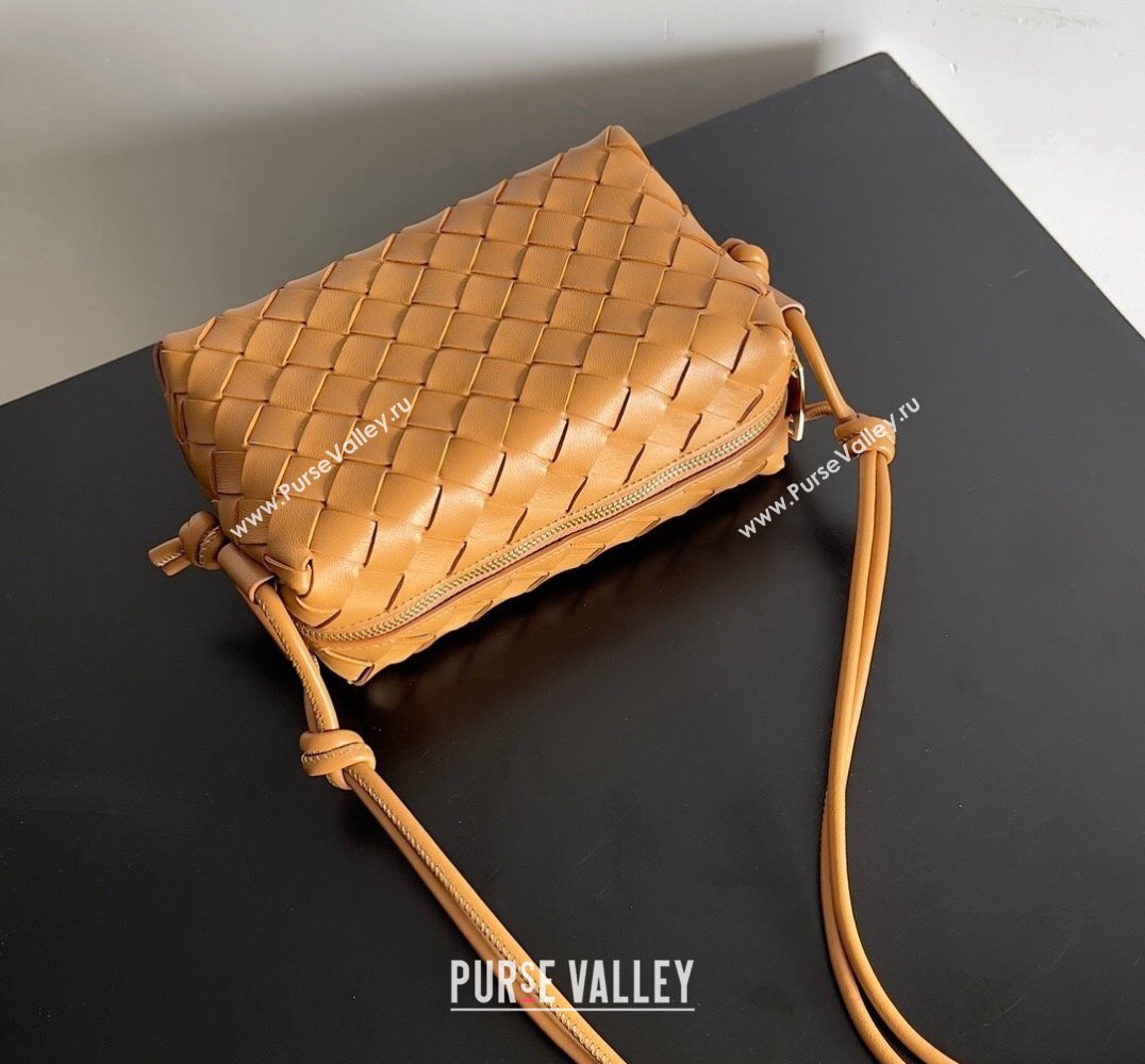 Bottega Veneta Mini Loop Camera Intrecciato leather cross-body Bag ALMOND 2024 (misu-23122008)