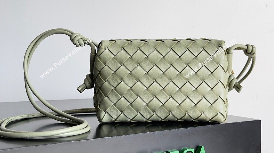 Bottega Veneta Mini Loop Camera Intrecciato leather cross-body Bag TRAVERTINE 2024 (misu-23122009)