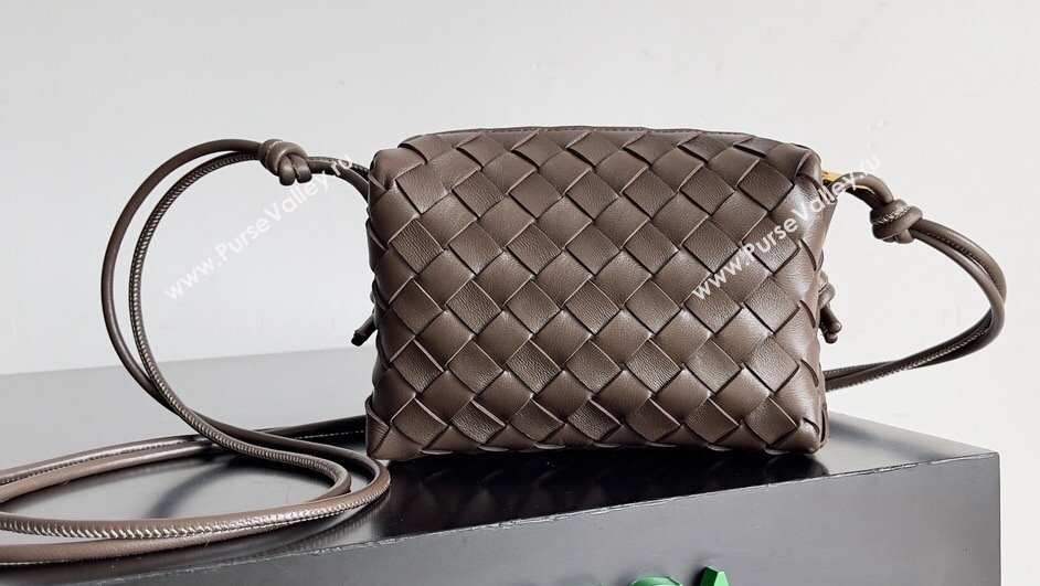 Bottega Veneta Mini Loop Camera Intrecciato leather cross-body Bag FONDANT 2024 (misu-23122010)