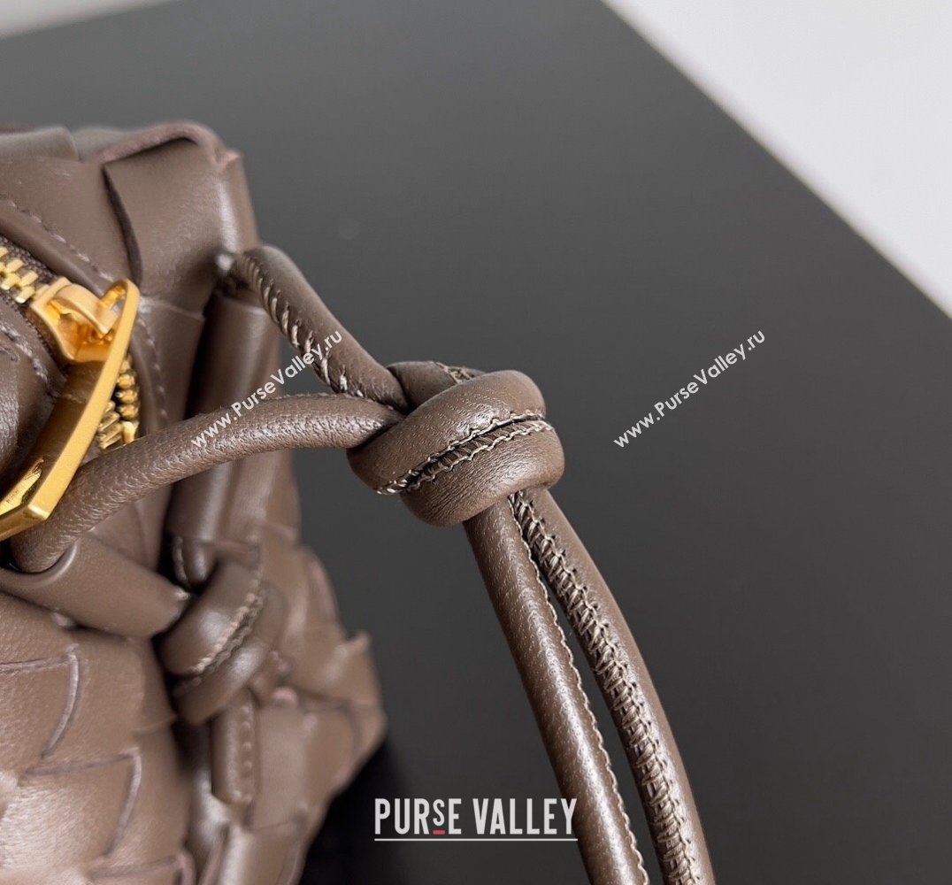 Bottega Veneta Mini Loop Camera Intrecciato leather cross-body Bag FONDANT 2024 (misu-23122010)