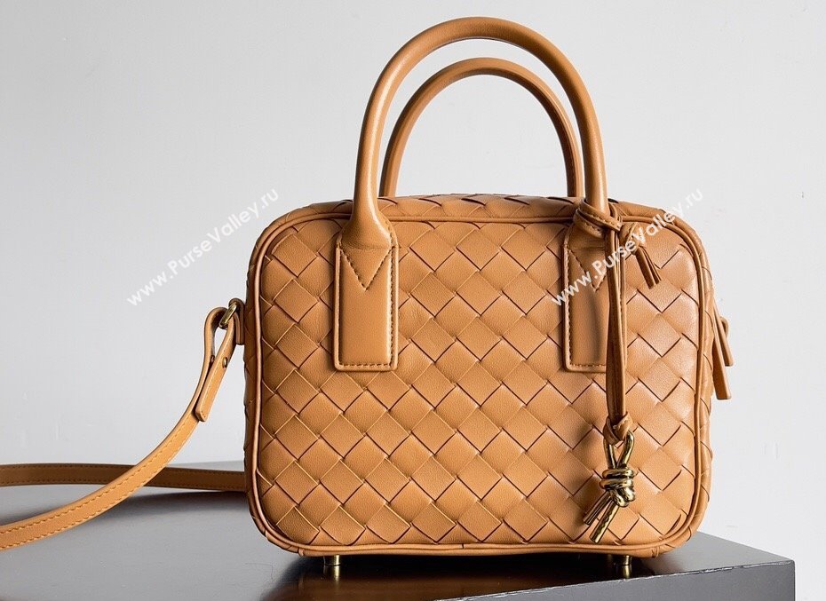 Bottega Veneta Small Getaway Intrecciato leather top handle bag with adjustable and detachable strap ALMOND 2024 (misu-23122026)