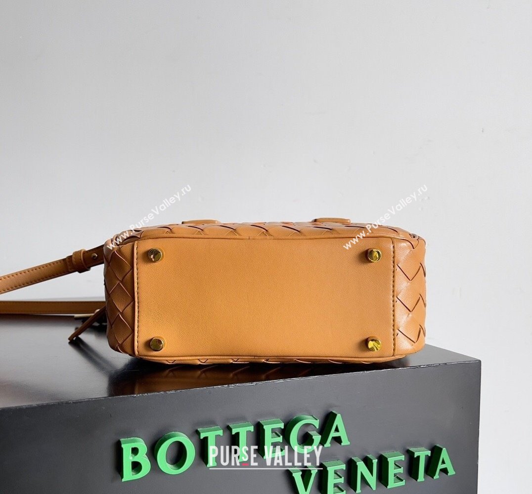Bottega Veneta Small Getaway Intrecciato leather top handle bag with adjustable and detachable strap ALMOND 2024 (misu-23122026)