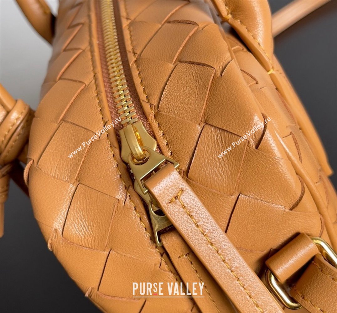 Bottega Veneta Small Getaway Intrecciato leather top handle bag with adjustable and detachable strap ALMOND 2024 (misu-23122026)