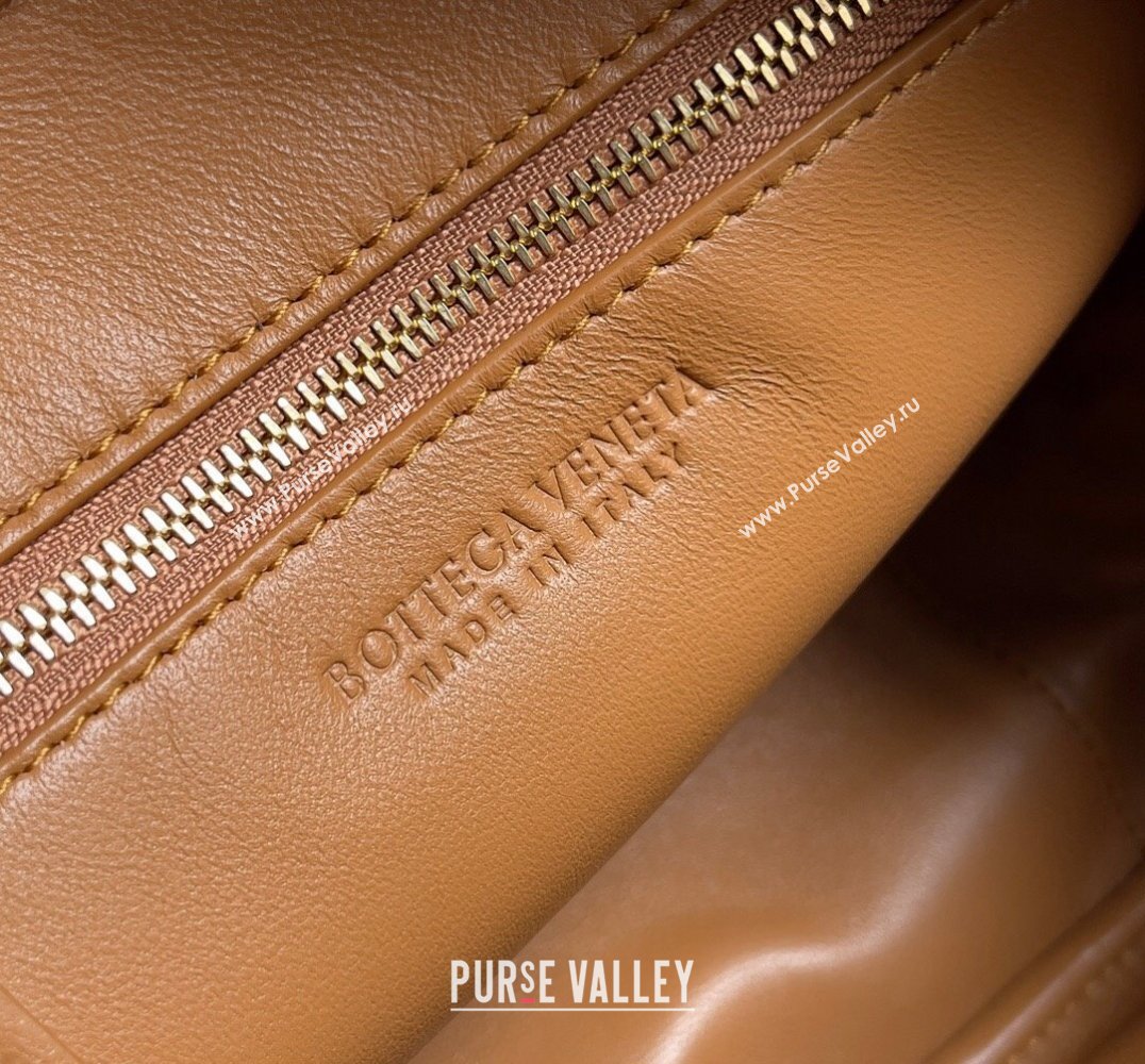 Bottega Veneta Small Getaway Intrecciato leather top handle bag with adjustable and detachable strap ALMOND 2024 (misu-23122026)