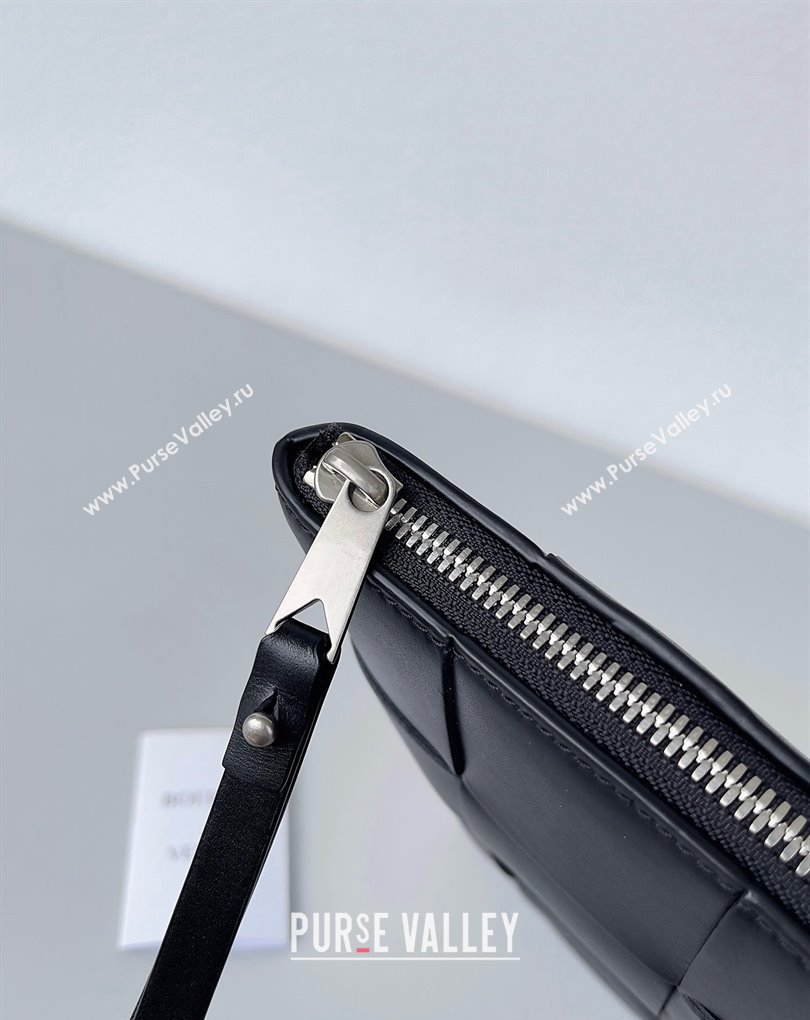 Bottega Veneta Large Cassette Pouch Intreccio leather wristlet Bag Black 2024 (misu-23122013)