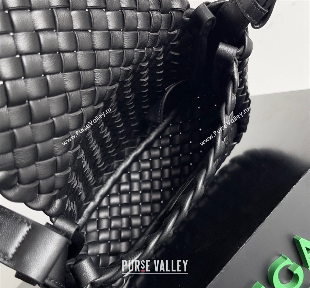 Bottega Veneta Mini Cobble Shoulder Bag in padded Intreccio leather Black 2024 (misu-23122003)