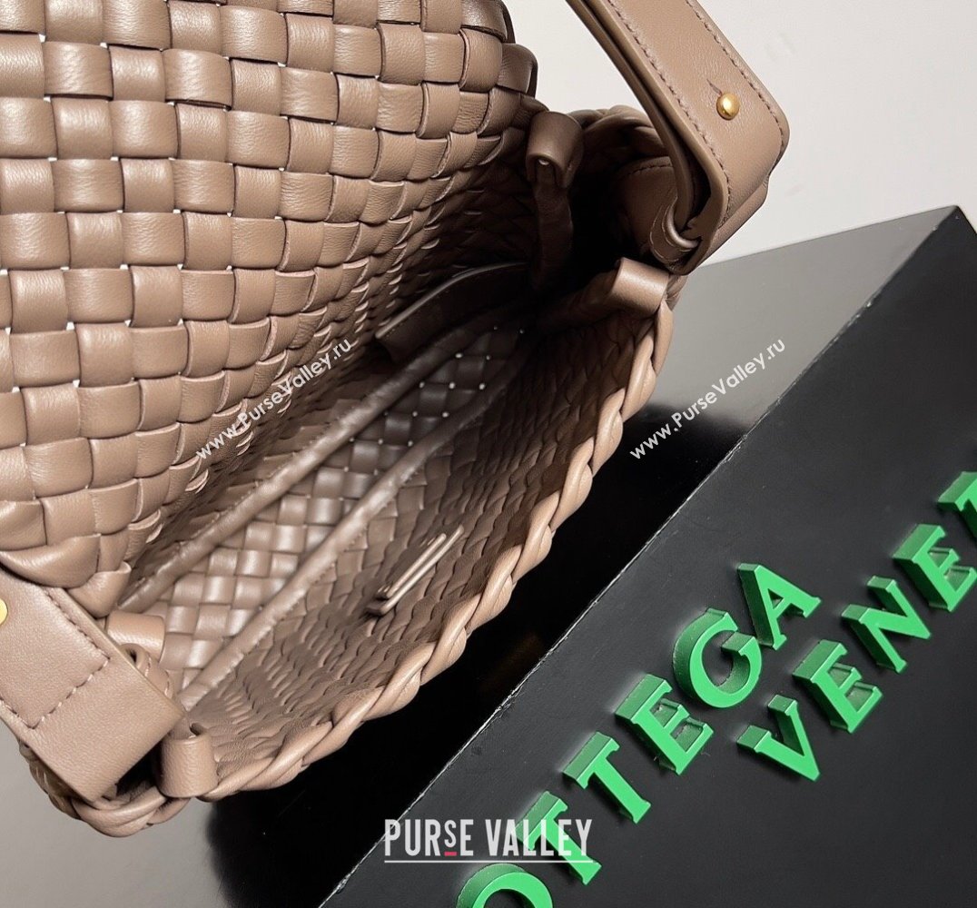 Bottega Veneta Mini Cobble Shoulder Bag in padded Intreccio leather TAUPE GREY 2024 (misu-23122004)