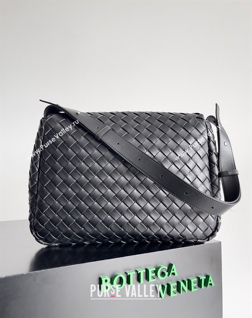 Bottega Veneta Large Cobble Shoulder Bag in padded Intreccio leather Black 2024 (misu-23122001)