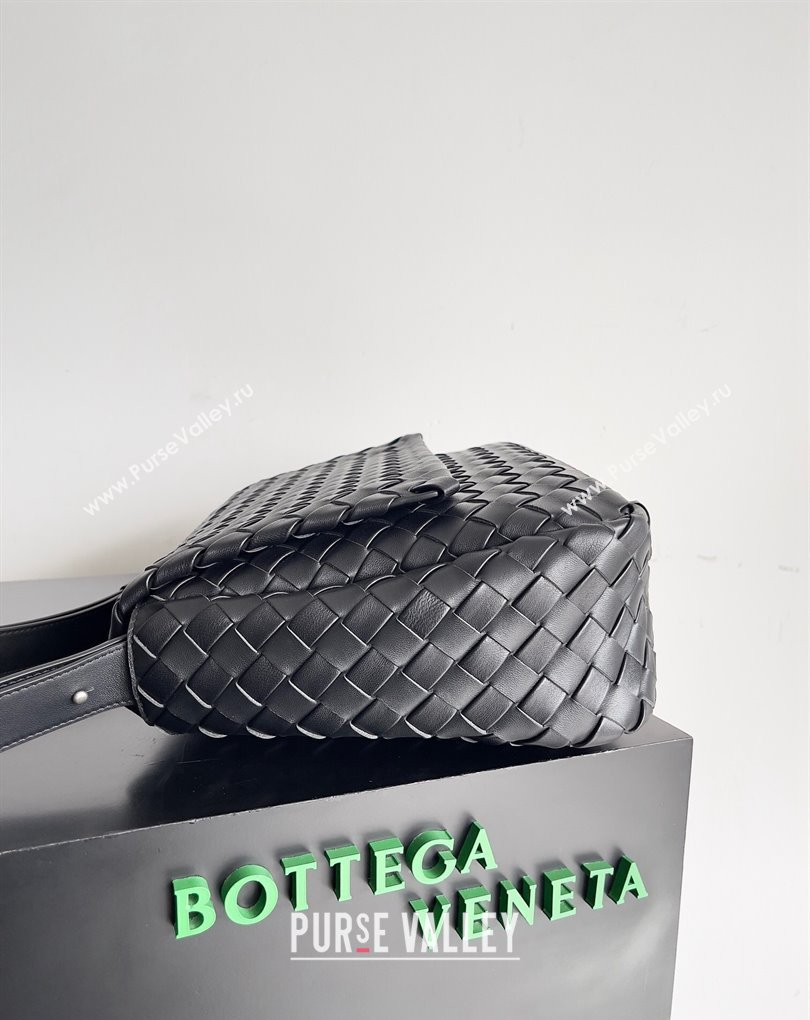 Bottega Veneta Large Cobble Shoulder Bag in padded Intreccio leather Black 2024 (misu-23122001)