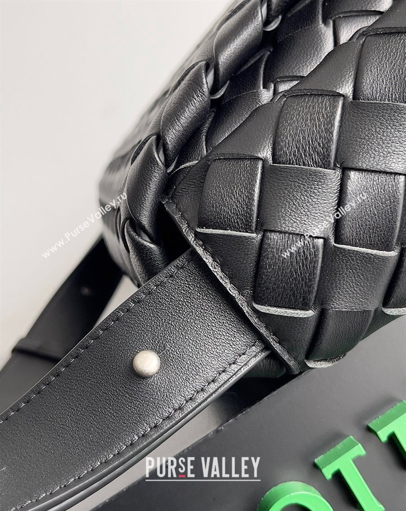 Bottega Veneta Large Cobble Shoulder Bag in padded Intreccio leather Black 2024 (misu-23122001)