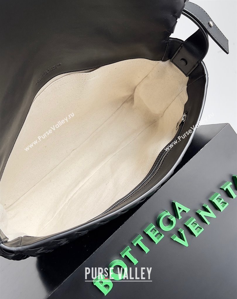 Bottega Veneta Large Cobble Shoulder Bag in padded Intreccio leather Black 2024 (misu-23122001)