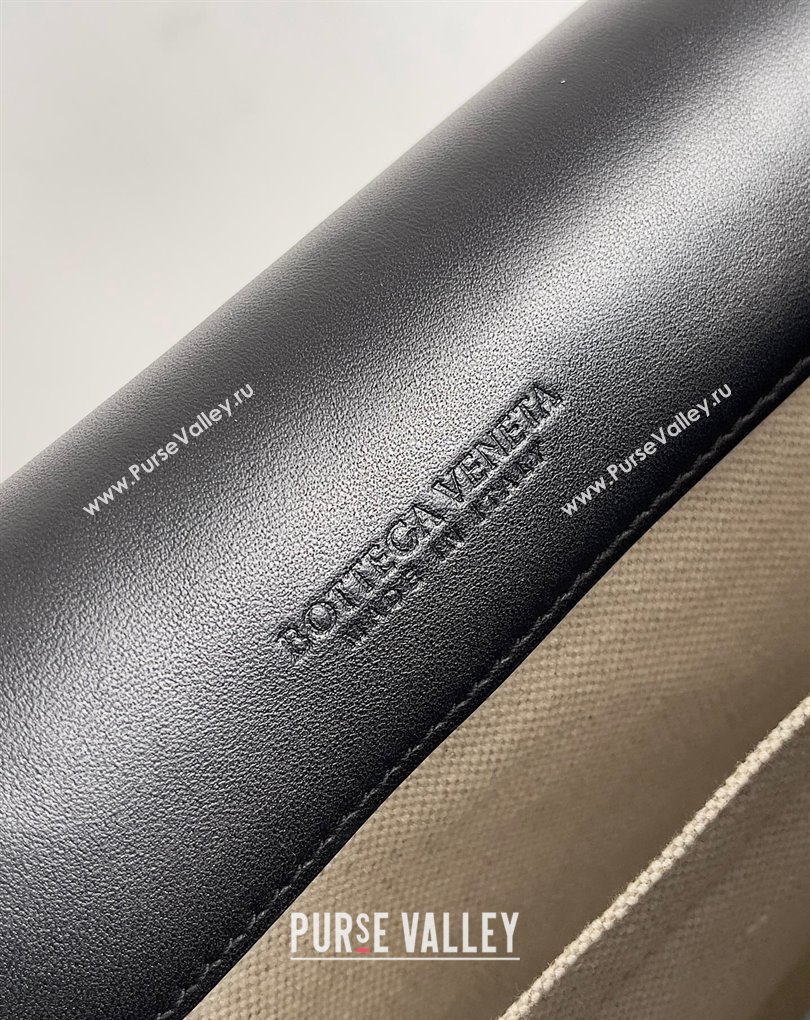 Bottega Veneta Large Cobble Shoulder Bag in padded Intreccio leather Black 2024 (misu-23122001)