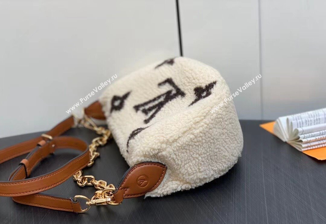 Louis Vuitton Shearling Over The Moon Bag M23321 LV Ski Cream/Brown 2024 (kiki-23122312)