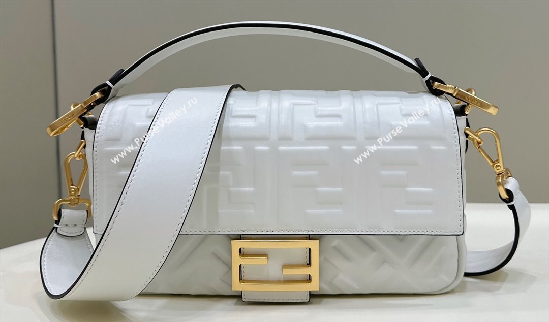 Fendi Nappa Leather Medium Baguette Bag White (chaoliu-23122620)
