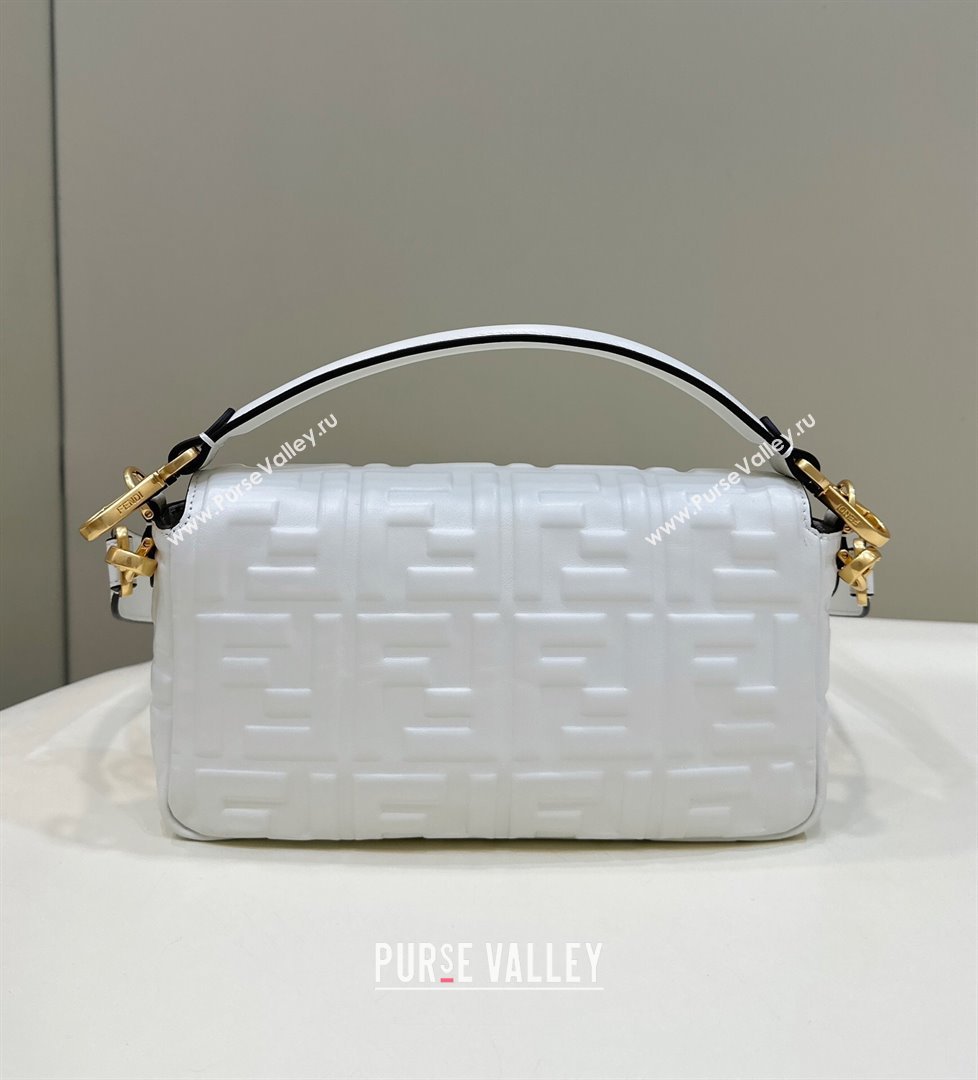 Fendi Nappa Leather Medium Baguette Bag White (chaoliu-23122620)