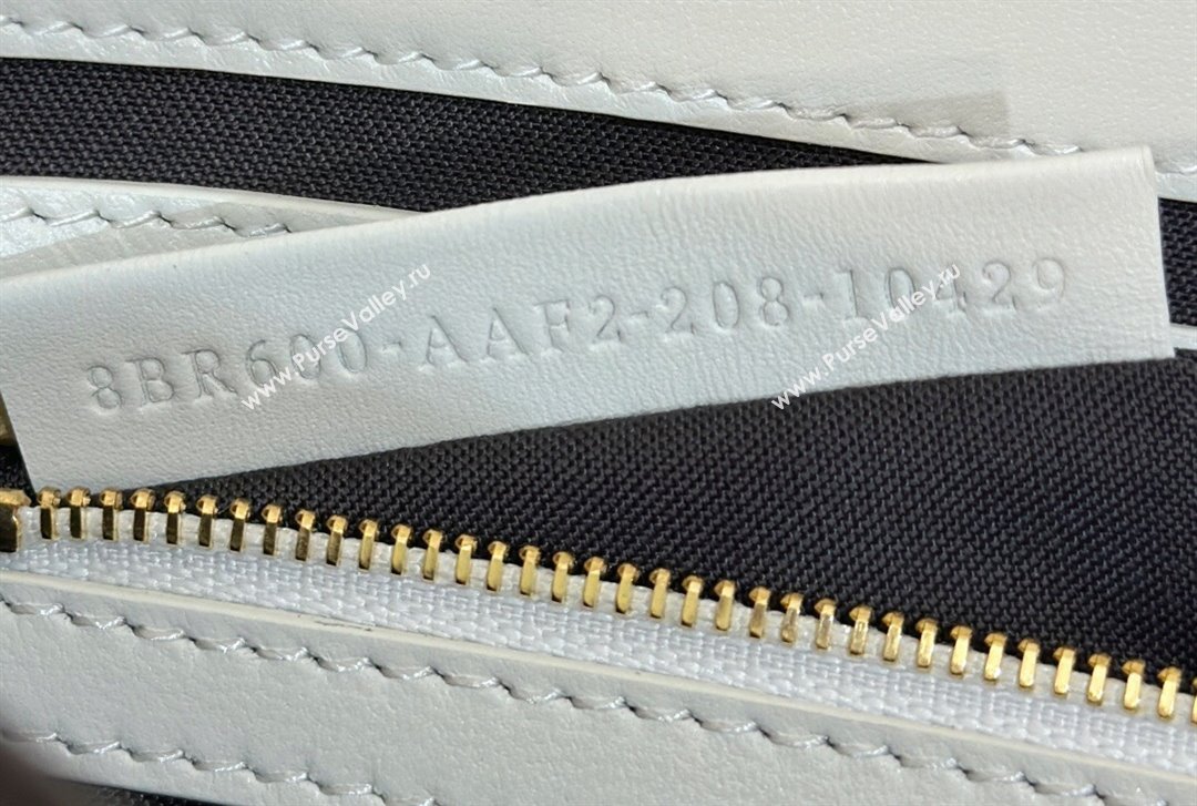 Fendi Nappa Leather Medium Baguette Bag White (chaoliu-23122620)