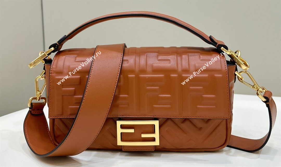 Fendi Nappa Leather Medium Baguette Bag Brown (chaoliu-23122622)