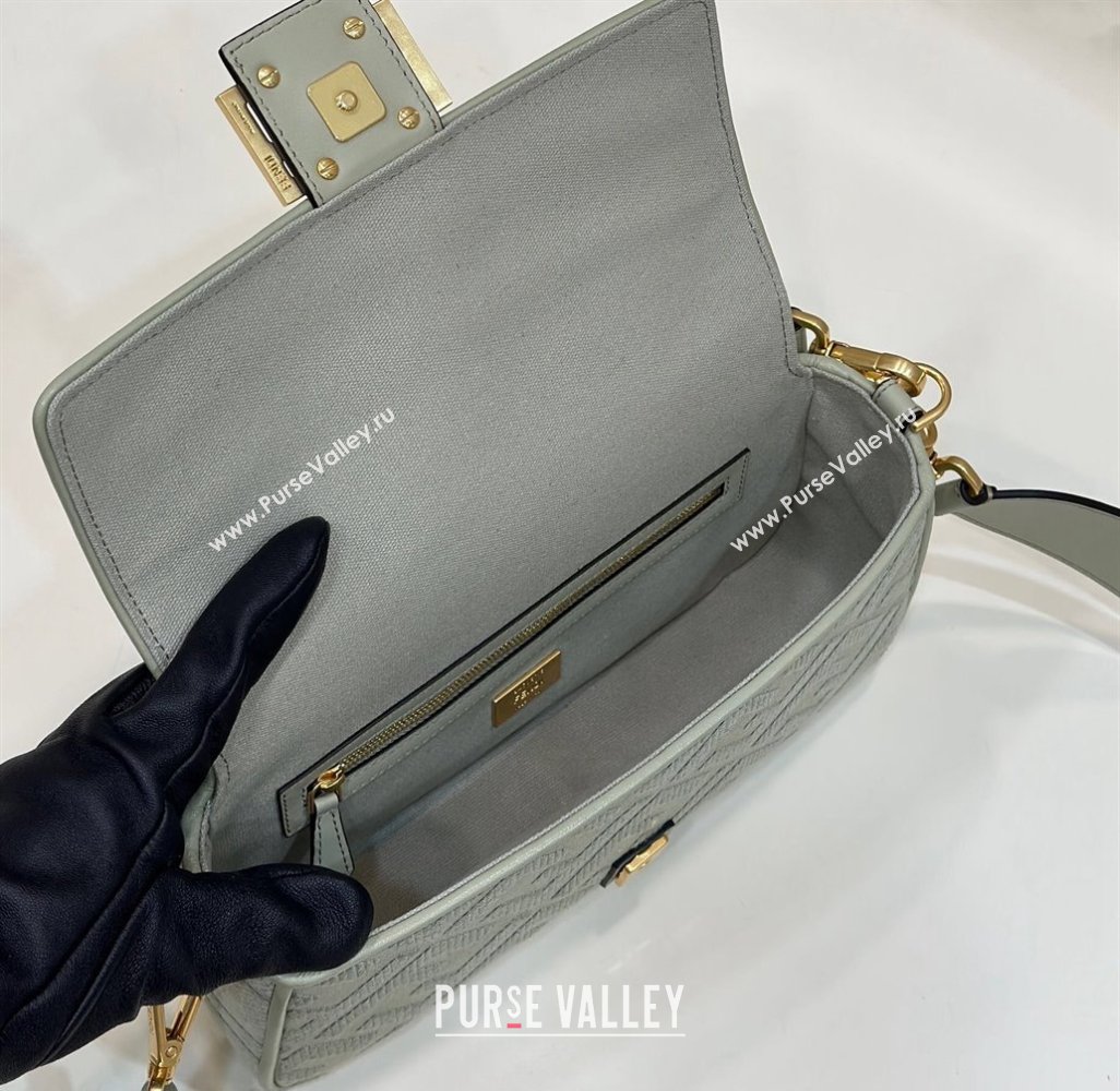 Fendi Medium Baguette bag in Green canvas with FF embroidery (chaoliu-23122612)