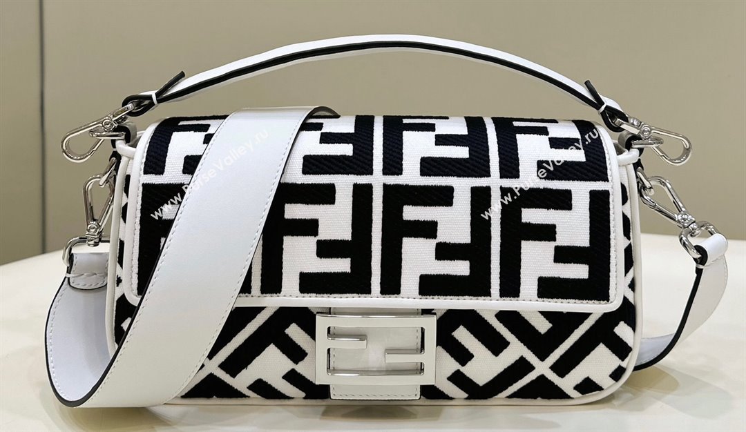 Fendi Medium Baguette bag in White/Black canvas with FF embroidery (chaoliu-23122613)