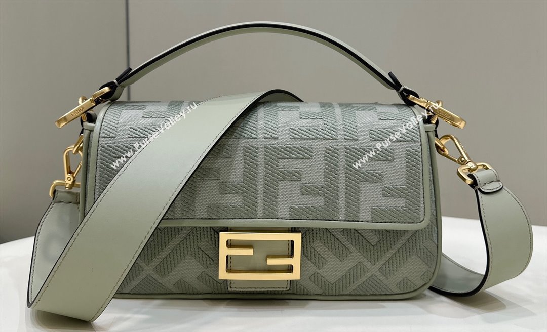 Fendi Medium Baguette bag in Green canvas with FF embroidery (chaoliu-23122612)