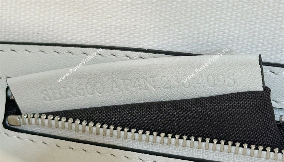 Fendi Medium Baguette bag in White/Black canvas with FF embroidery (chaoliu-23122613)