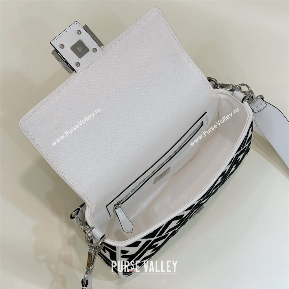 Fendi Medium Baguette bag in White/Black canvas with FF embroidery (chaoliu-23122613)