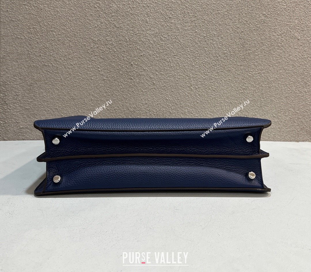 Fendi Peekaboo Iseeu Medium Bag in Selleria Leather 7VA529 Dark Blue/Blue (chaoliu-23122729)