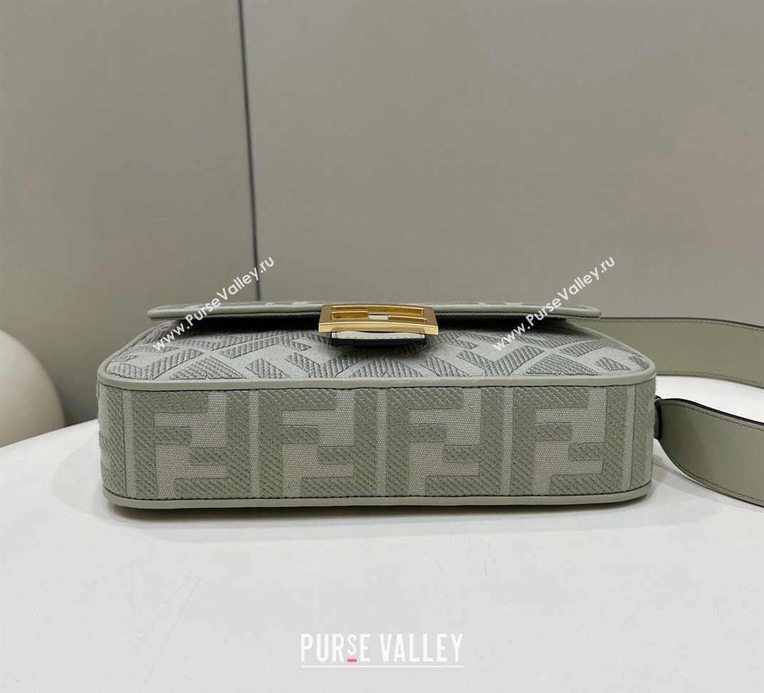Fendi Medium Baguette bag in Green canvas with FF embroidery (chaoliu-23122612)