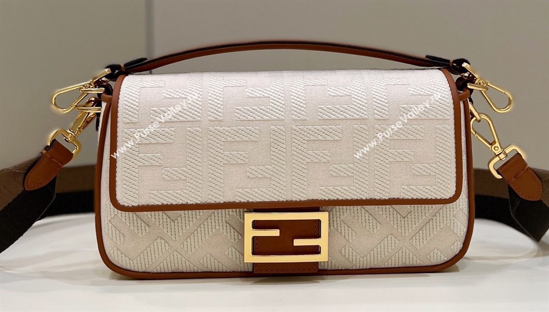 Fendi Medium Baguette bag in White canvas with FF embroidery (chaoliu-23122606)