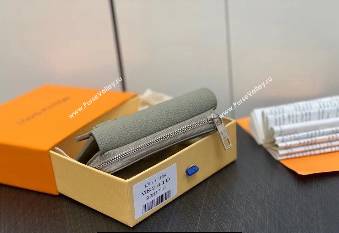 Louis Vuitton Cowhide leather Aerogram Slender Pilot Wallet Green 2024 (kiki-23122604)