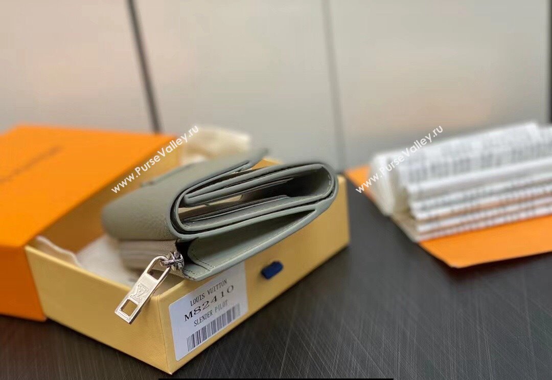 Louis Vuitton Cowhide leather Aerogram Slender Pilot Wallet Green 2024 (kiki-23122604)