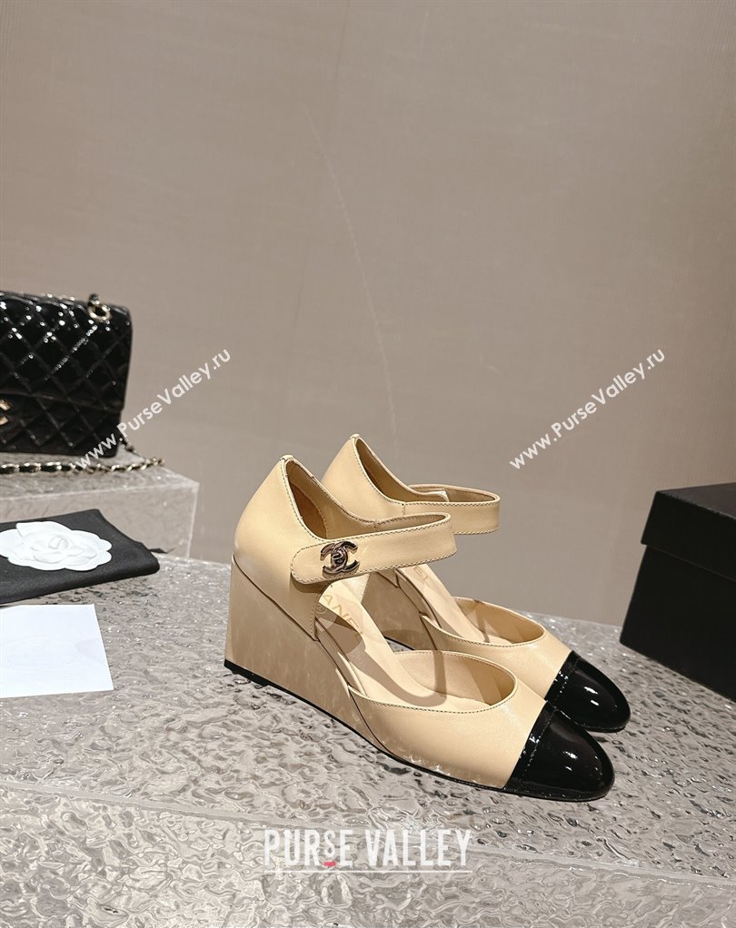 Chanel Lambskin Patent Calfskin Wedge Mary Janes G45422 Beige/Black 2024 (modeng-24010403)