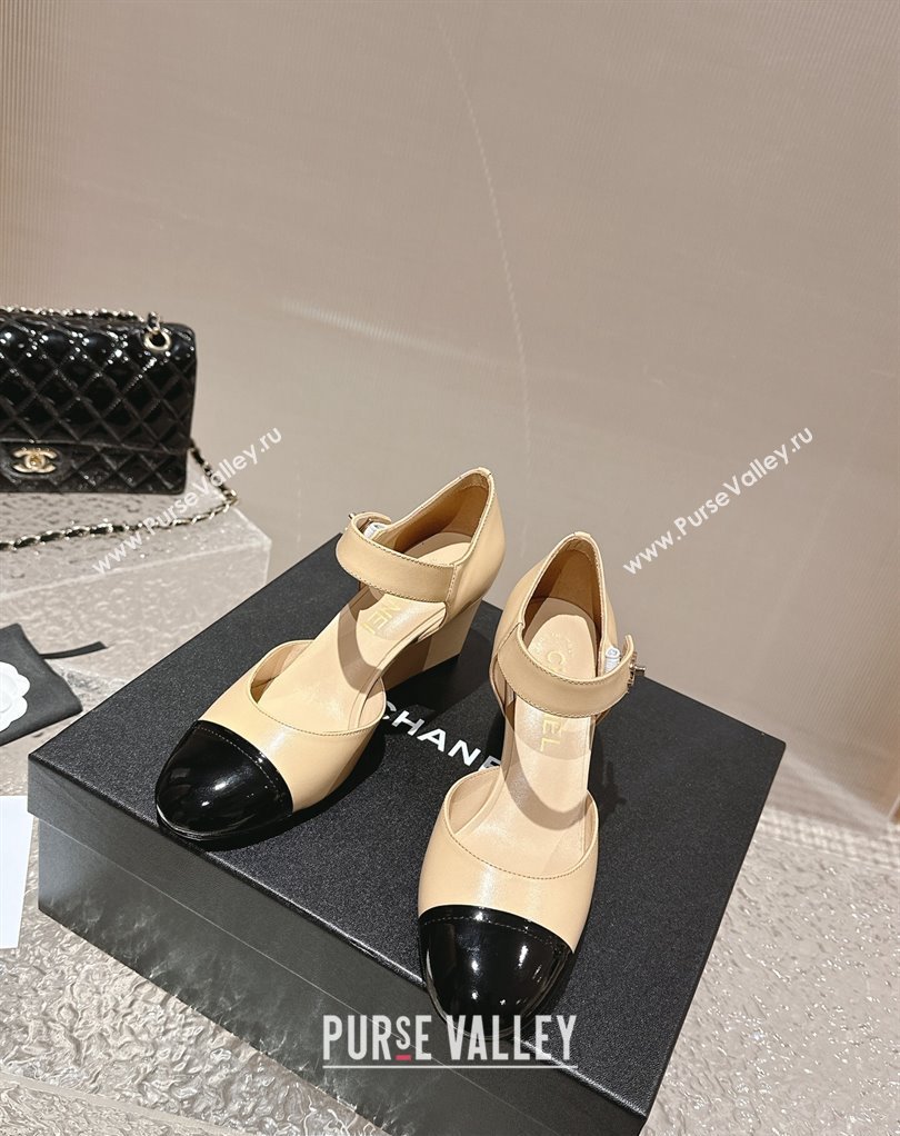 Chanel Lambskin Patent Calfskin Wedge Mary Janes G45422 Beige/Black 2024 (modeng-24010403)