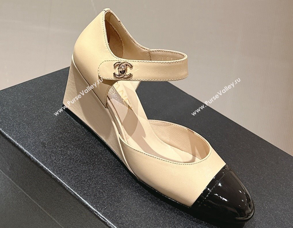 Chanel Lambskin Patent Calfskin Wedge Mary Janes G45422 Beige/Black 2024 (modeng-24010403)