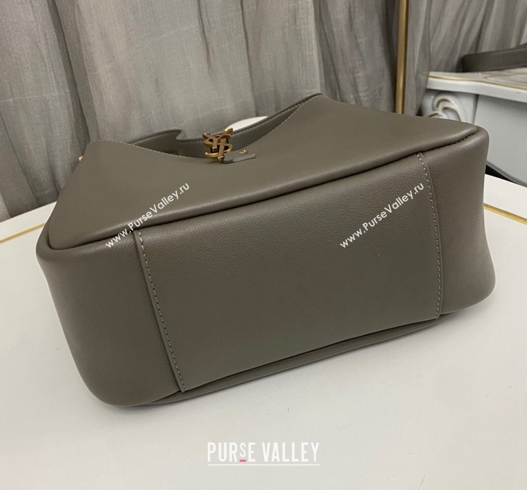 Saint Laurent le 5 à 7 supple small Bag in grained leather 713938 Gray (nana-24011052)