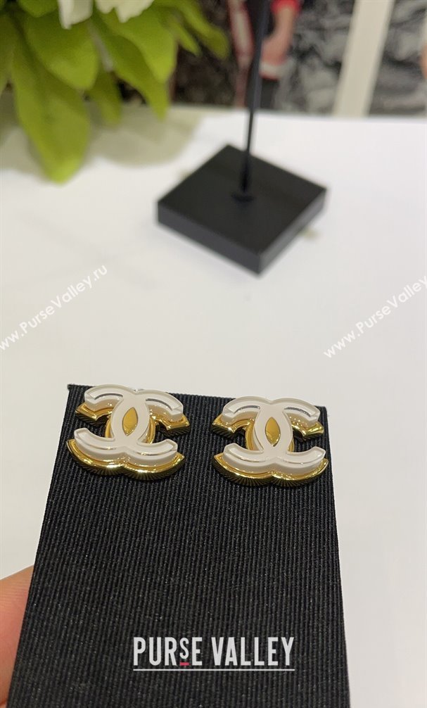 Chanel Metal Resin CC Earrings White 2024 (YF-24011315)