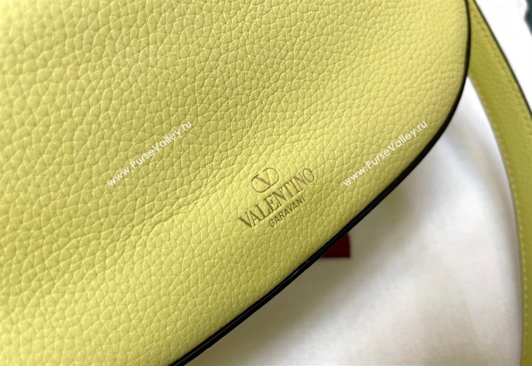 Valentino Small Vlogo Moon Hobo Bag In grainy calfskin Yellow With Chain (jindong-24011504)