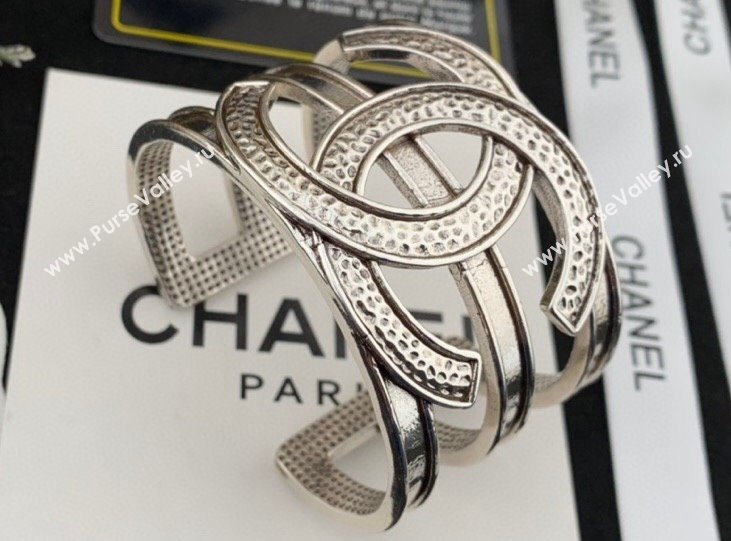 Chanel Metal Cuff Bracelet 12 2024 (YF-24011372)