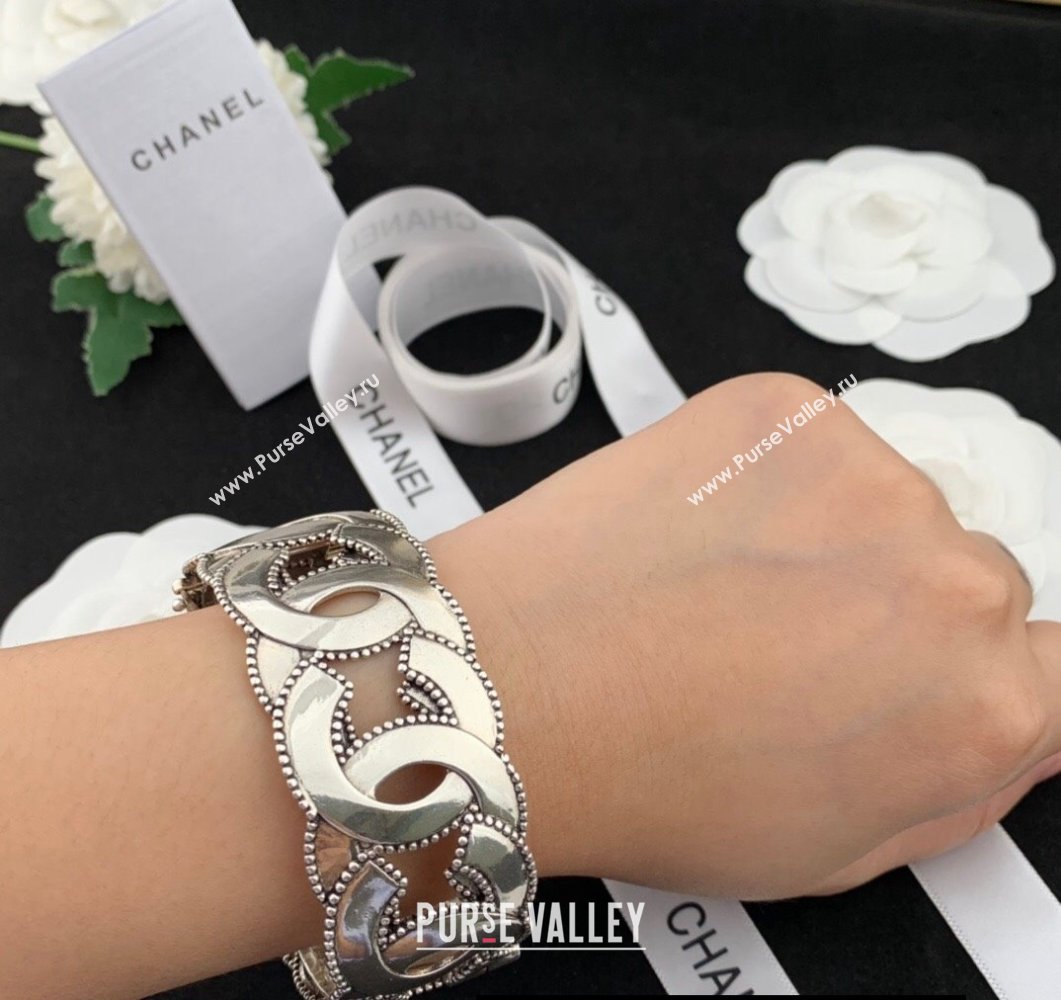 Chanel Metal Cuff Bracelet 06 2024 (YF-24011366)