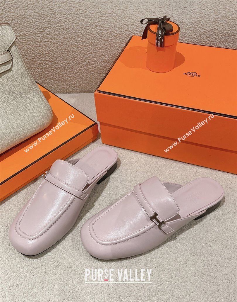 Hermes Groupie mules Light Pink in goatskin with palladium-plated Paris buckle (modeng-24011603)