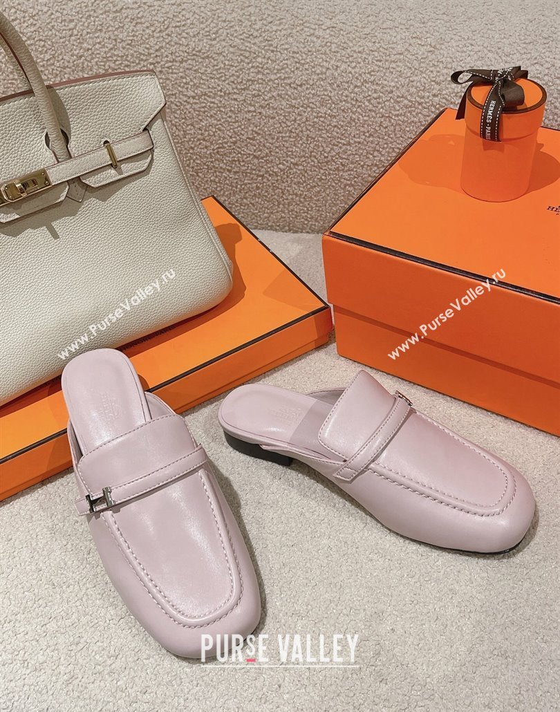 Hermes Groupie mules Light Pink in goatskin with palladium-plated Paris buckle (modeng-24011603)