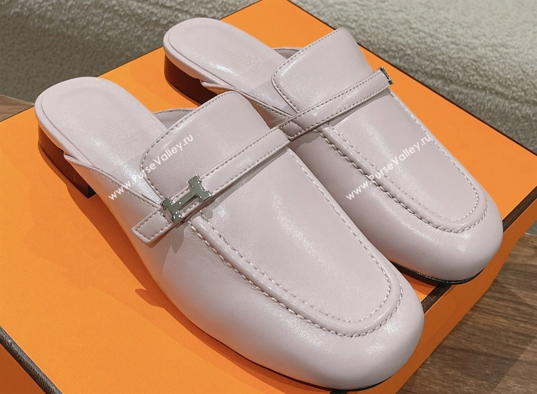 Hermes Groupie mules Light Pink in goatskin with palladium-plated Paris buckle (modeng-24011603)