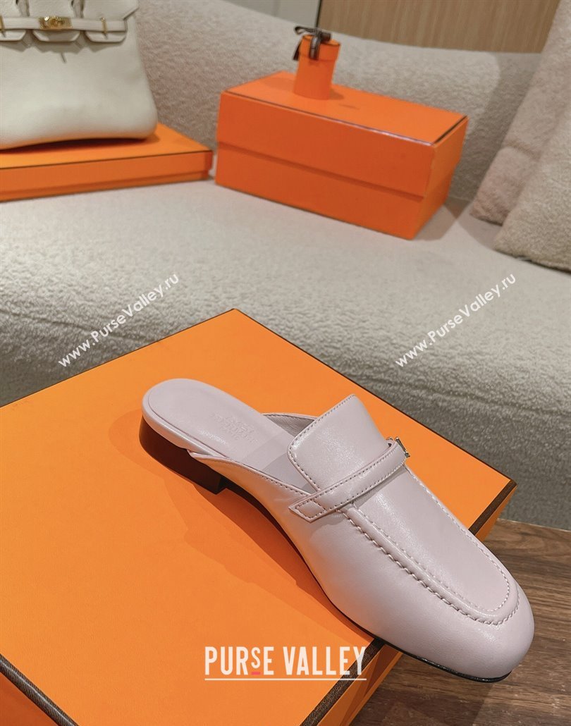 Hermes Groupie mules Light Pink in goatskin with palladium-plated Paris buckle (modeng-24011603)