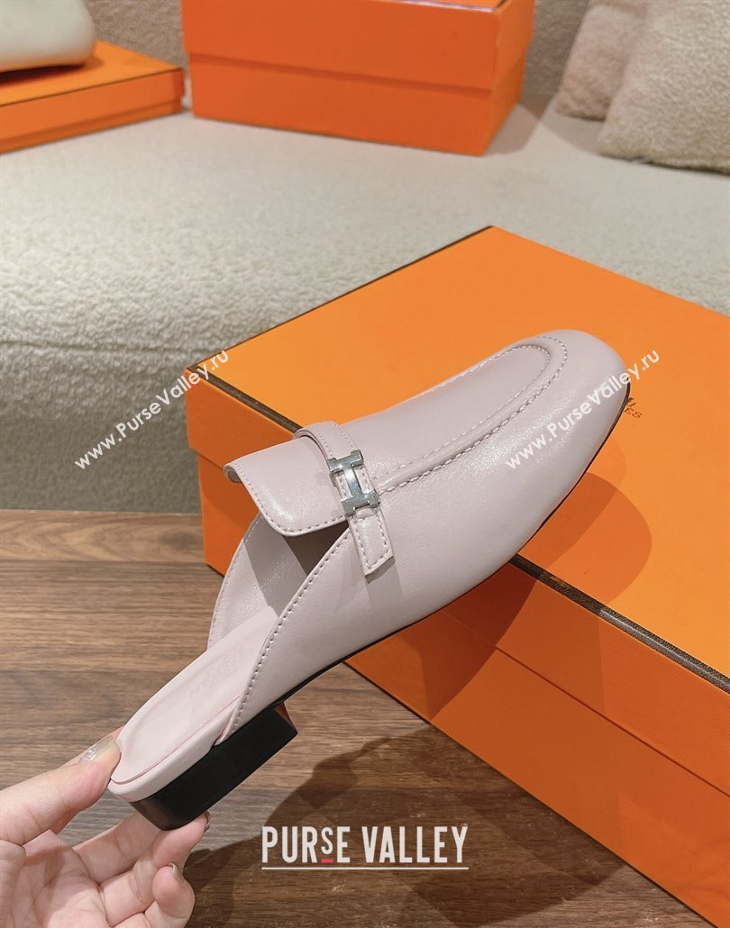 Hermes Groupie mules Light Pink in goatskin with palladium-plated Paris buckle (modeng-24011603)