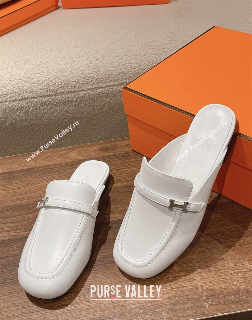 Hermes Groupie mules White in goatskin with palladium-plated Paris buckle (modeng-24011602)