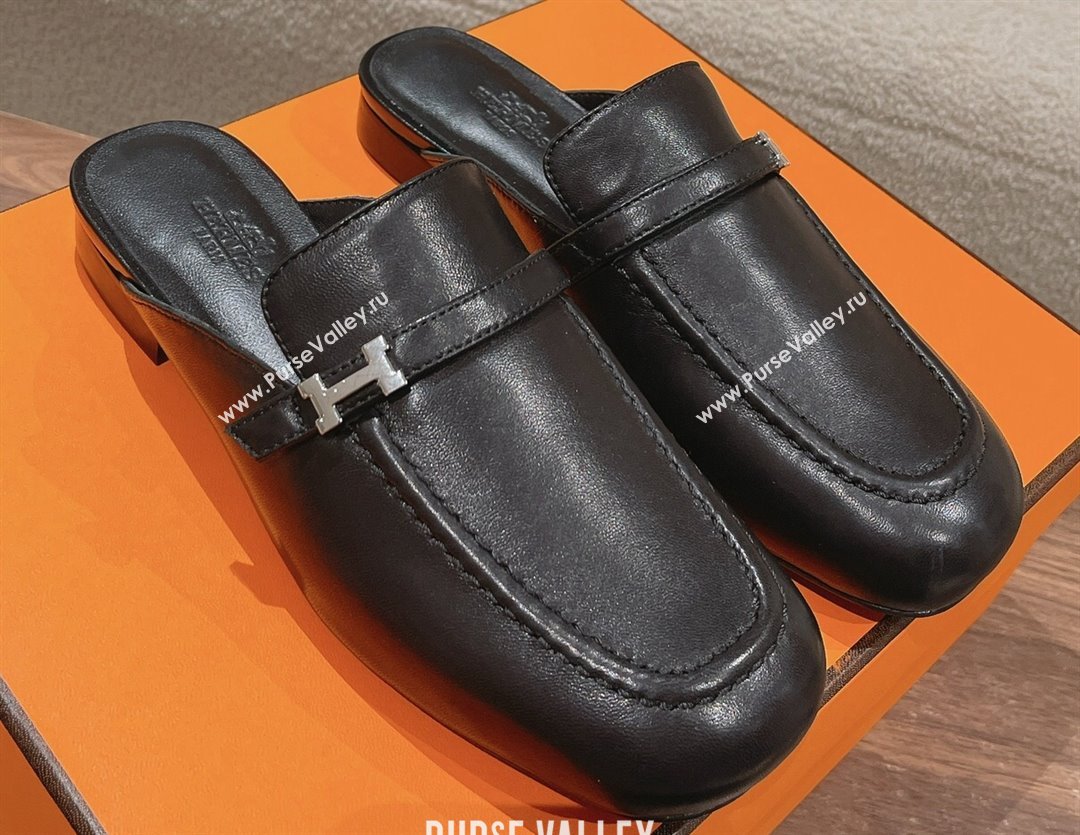 Hermes Groupie mules Black in goatskin with palladium-plated Paris buckle (modeng-24011601)