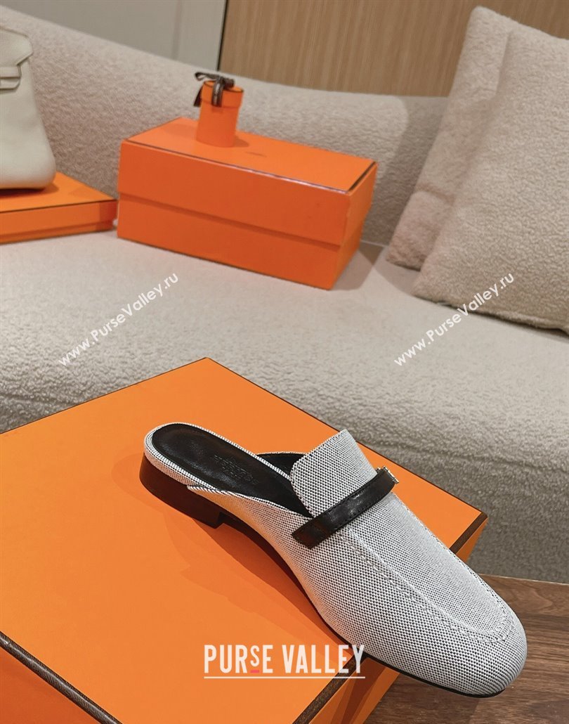 Hermes Groupie mules in H canvas and calfskin with miniature permabrass-plated Paris buckle (modeng-24011604)