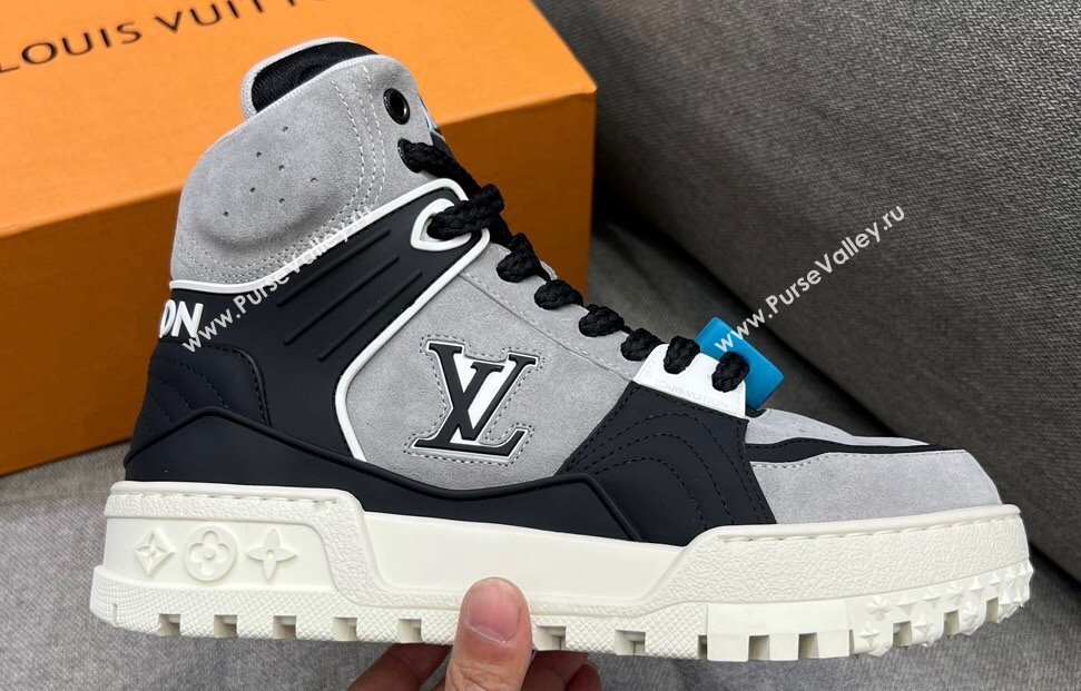 Louis Vuitton Mens LV Trainer Sneaker Boots 02 (shouhe-24011932)